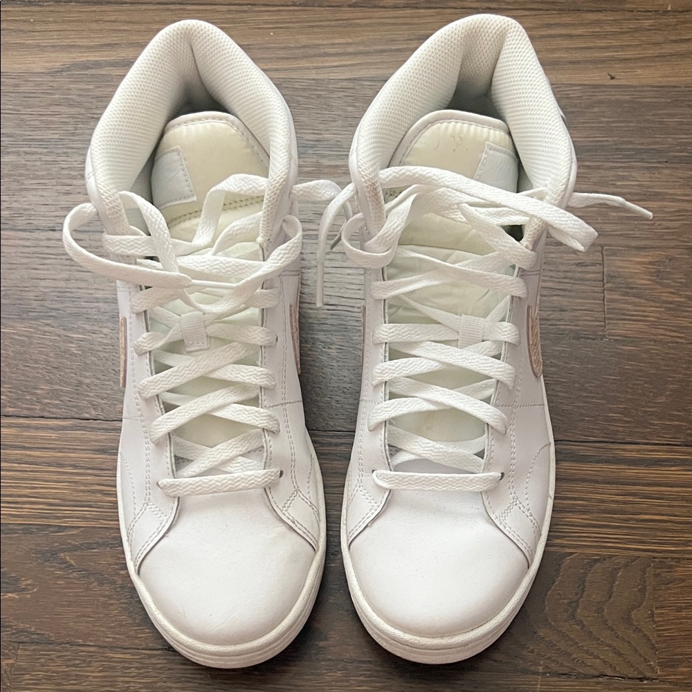 Nike White Women’s Low-Top Lace-Up Sneakers